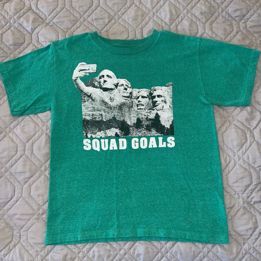 ***Super Cute*** EUC green t-shirt by Hybrid size S small